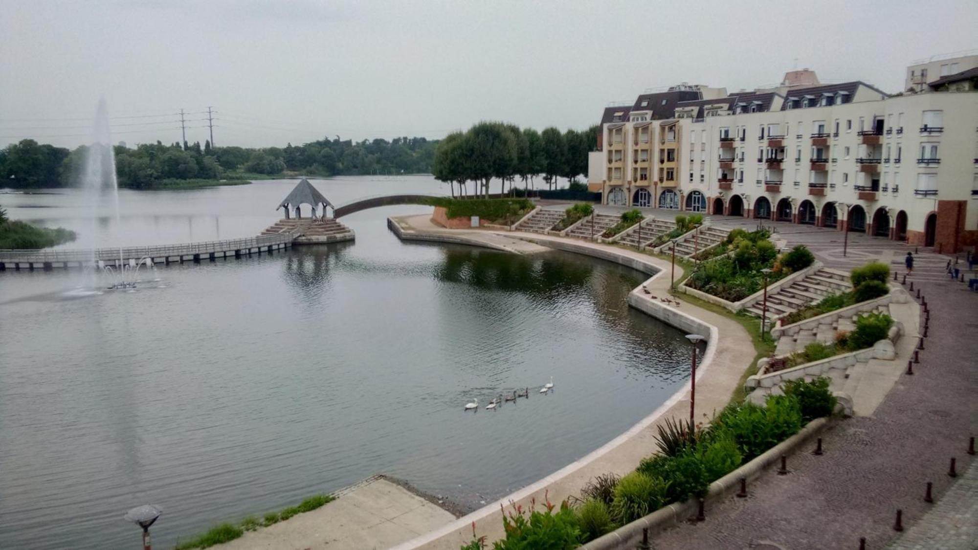 Vue Exceptionnelle Sur Le Lac Creteil Exterior photo